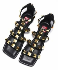 Brand new 🧨 Cape Robbin Black Studded Strappy Square-Toe Gladiator 🩴 Sandal - 👩 Women 😍